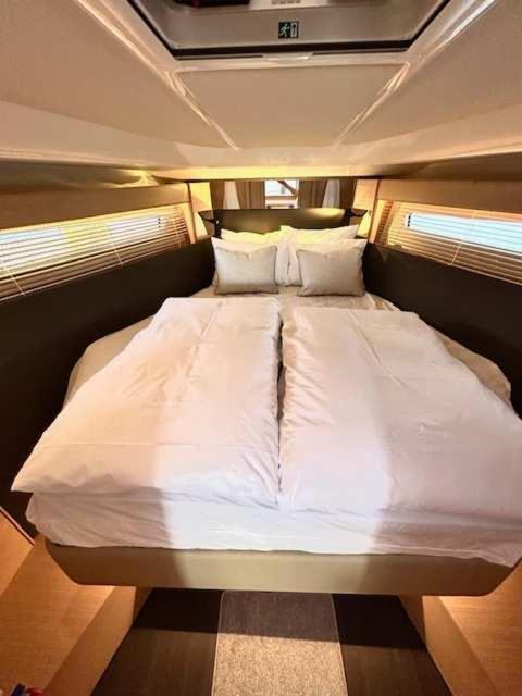 Huswell - Bateau Coco Luxury Yacht In Botel