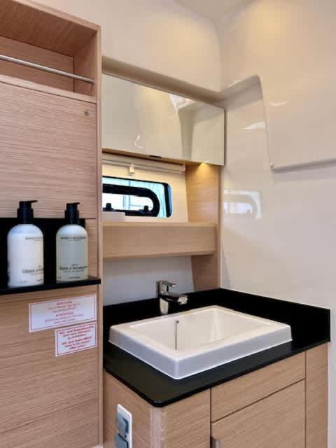 Huswell - Bateau Coco Luxury Yacht In